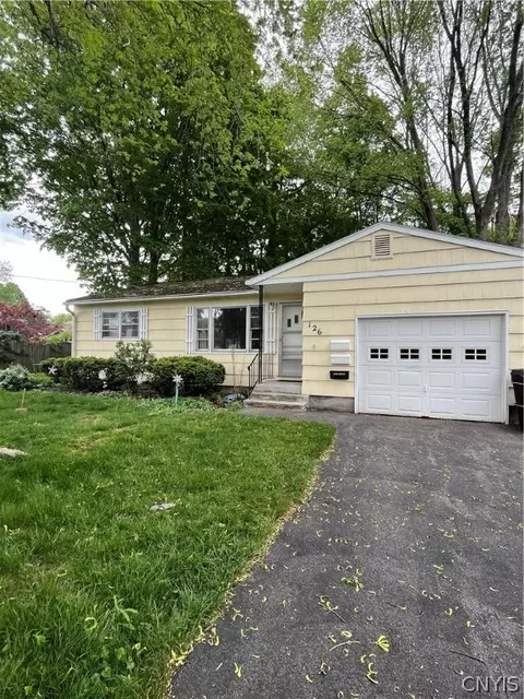 126 River Park Dr, Clay, NY 13090