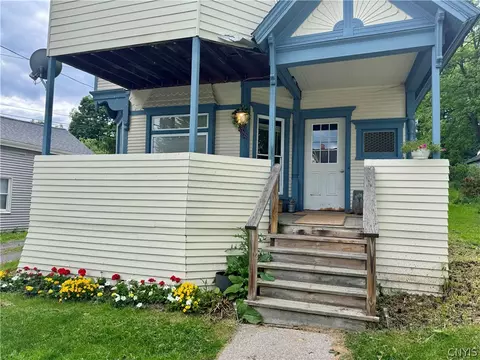 25 Warren St, Tully, NY 13159 photo 3