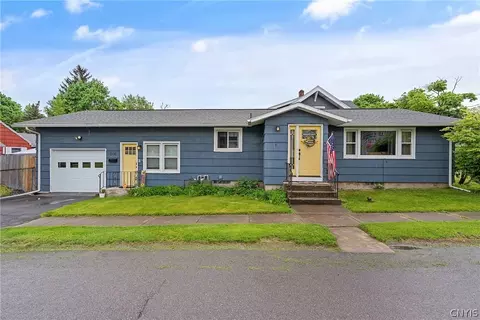 200 Berwick Rd N, Salina, NY 13208
