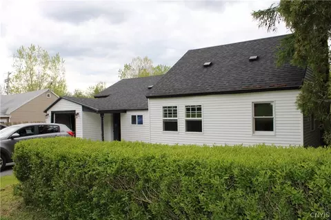 2047 County Route 176, Volney, NY 13069