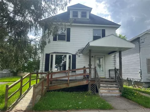 31 Chestnut St, Auburn, NY 13021