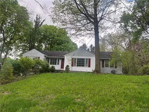 302 Piercefield Dr, Geddes, NY 13209