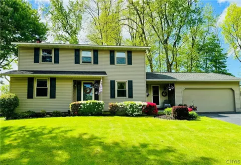 3929 Pawnee Dr, Salina, NY 13090