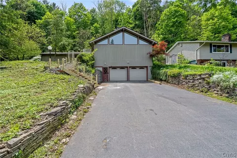 4226 Wolf Hollow Rd, Onondaga, NY 13219