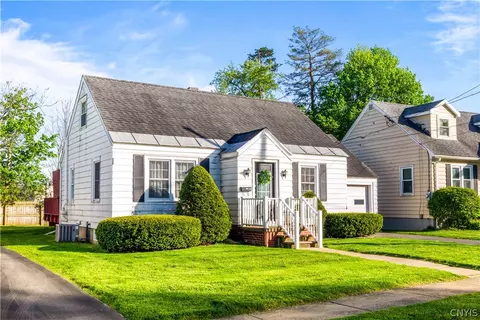 33 Parkway Dr, Whitestown, NY 13492