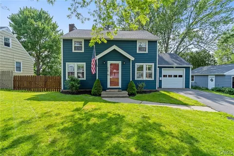 117 Iroquois Ln, Salina, NY 13088