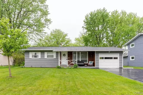 111 Washburn Dr, East Syracuse, NY 13057