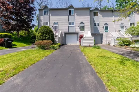 115 Iron Oak Cir, Salina, NY 13088
