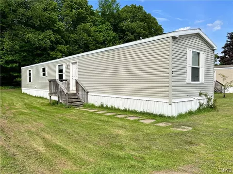 427 Silk Rd #3, Volney, NY 13069