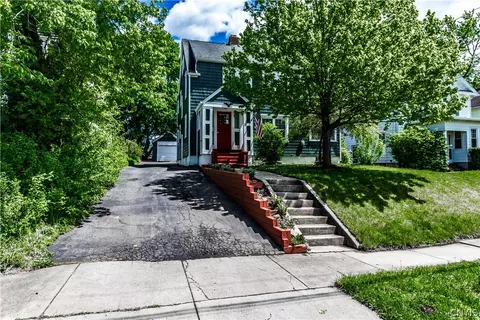 303 Carlton Rd, Syracuse, NY 13207