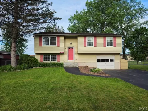 100 Crisfield Cir, Minoa, NY 13116