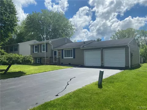 4034 Marlton Cir, Salina, NY 13090