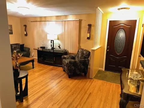 45 Spartan Dr, Irondequoit, NY 14609 photo 2