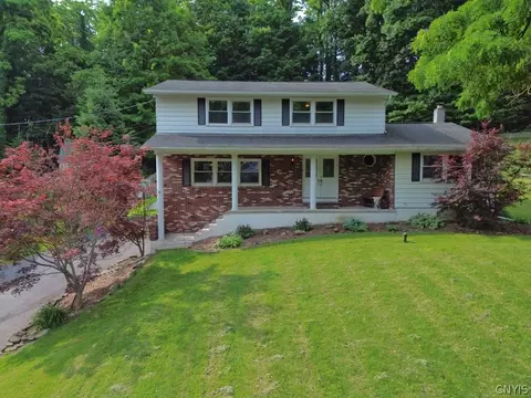 3 Camelot Cir, Syracuse, NY 13219