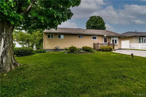 411 Swansea Ave, Salina, NY 13206