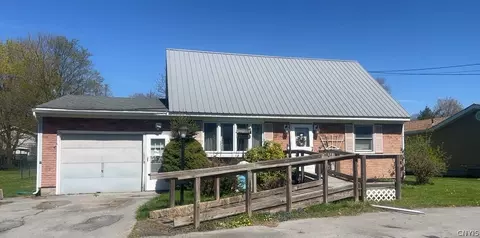 811 W 3rd St S, Fulton, NY 13069