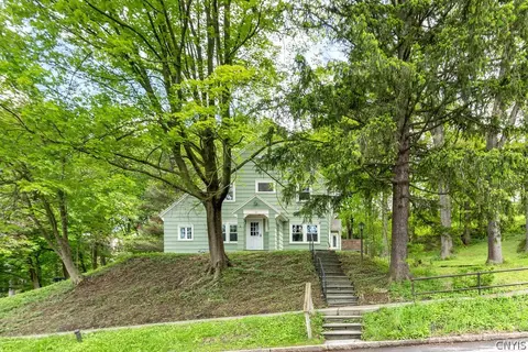 121 Circle Rd, Syracuse, NY 13210