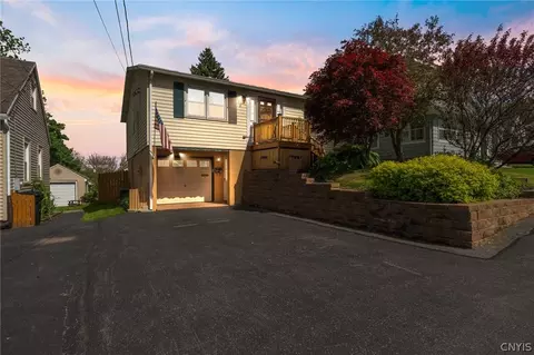427 Darlington Rd E, Salina, NY 13208