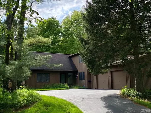 3247 Far Reach Dr, Lysander, NY 13027