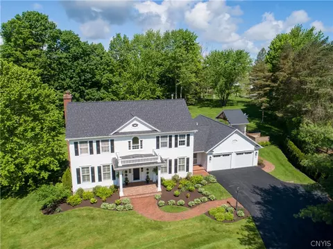 6 Ramble Wood Dr, Skaneateles, NY 13152