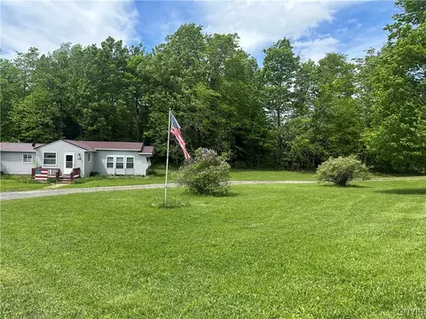 5841 Oxbow Rd, Smithfield, NY 13032