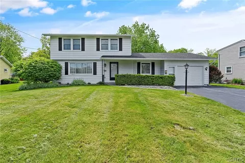 4866 Juneway Dr S, Salina, NY 13088