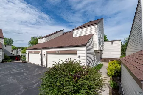 802 Woburn Dr, Camillus, NY 13031