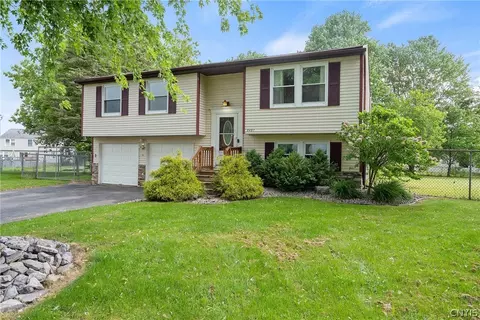 8497 Chinkapin Cir, Cicero, NY 13039