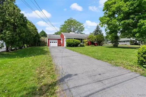 211 Stanton Dr, Syracuse, NY 13214