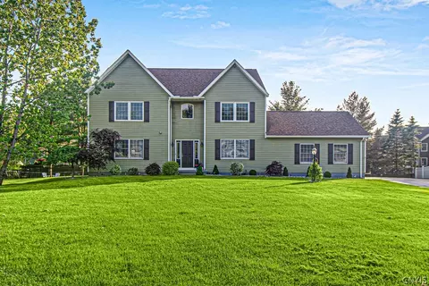 21 Juniper Ln, New Hartford, NY 13413