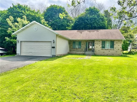 111 Crabapple Ln, Geddes, NY 13219