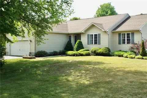 57 Phyllis Ln, Hastings, NY 13076