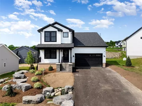 3753 Malibu Hills Dr, Camillus, NY 13209