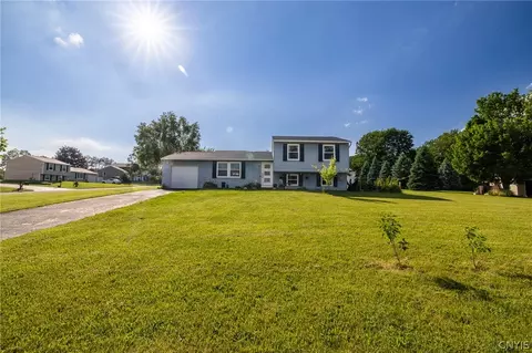 5753 Chantilly Ct, East Syracuse, NY 13057