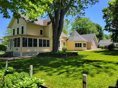 446 E Broadway, Cape Vincent, NY 13618