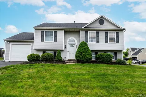 5301 Barcaldine Dr, Clay, NY 13041