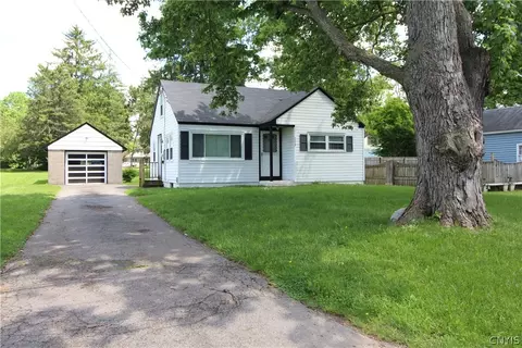 213 Brookside Dr, Onondaga, NY 13205
