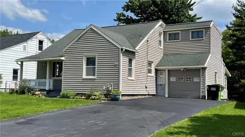 104 Chestnut Hill Dr, Salina, NY 13088