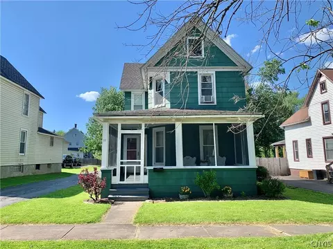17 Dennison Ave, Whitestown, NY 13492