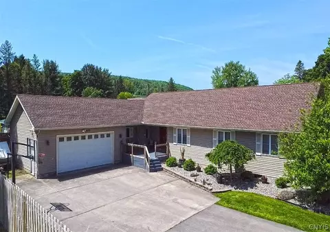 1616 Seminary St, Deruyter, NY 13052