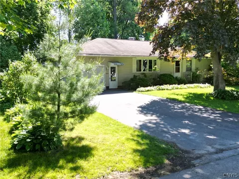 627 Deerfield Dr E, Utica, NY 13502