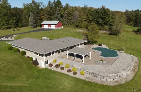 8877 Owahgena Rd, Manlius, NY 13104