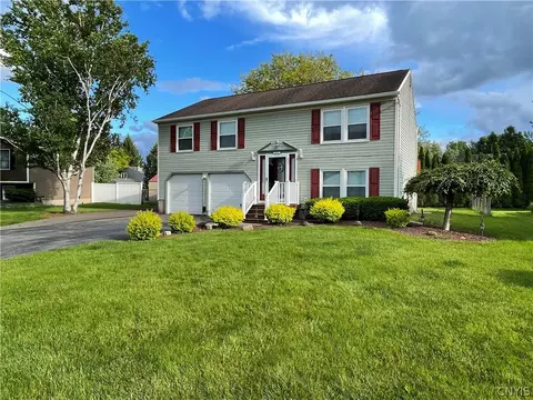 8137 Portobello Way, Liverpool, NY 13090