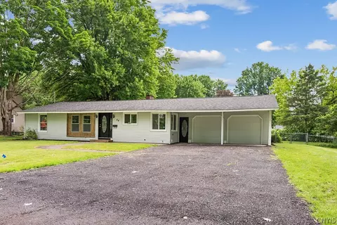 54 Barnes St, Schroeppel, NY 13135