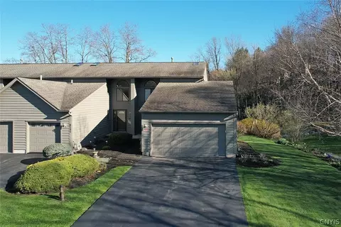 8133 Verbeck Dr, Manlius, NY 13104