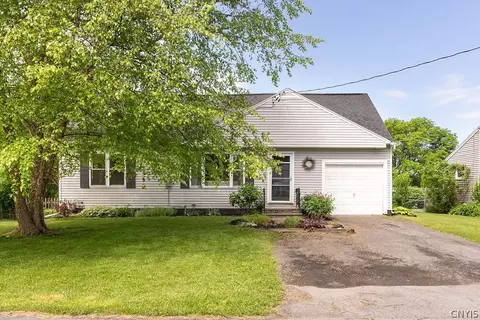 201 Vanida Dr, Camillus, NY 13031