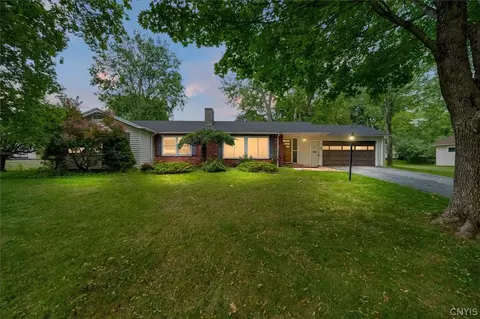 37 S Hills Dr, New Hartford, NY 13413