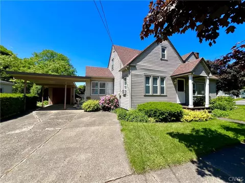 60 W 8th St, Oswego, NY 13126