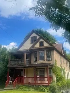 1217 Valley Dr, Syracuse, NY 13207