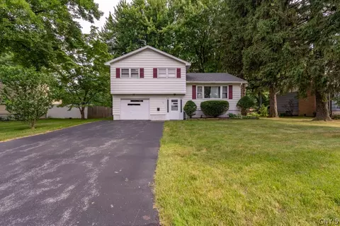 121 Jewell Dr, Salina, NY 13088